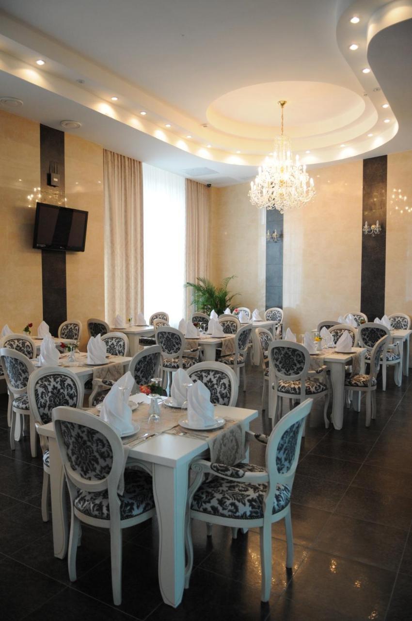 曼哈顿酒店＆餐厅 基希讷乌 外观 照片