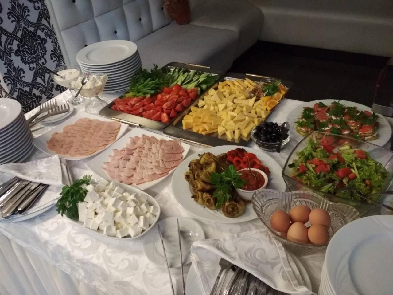 曼哈顿酒店＆餐厅 基希讷乌 外观 照片